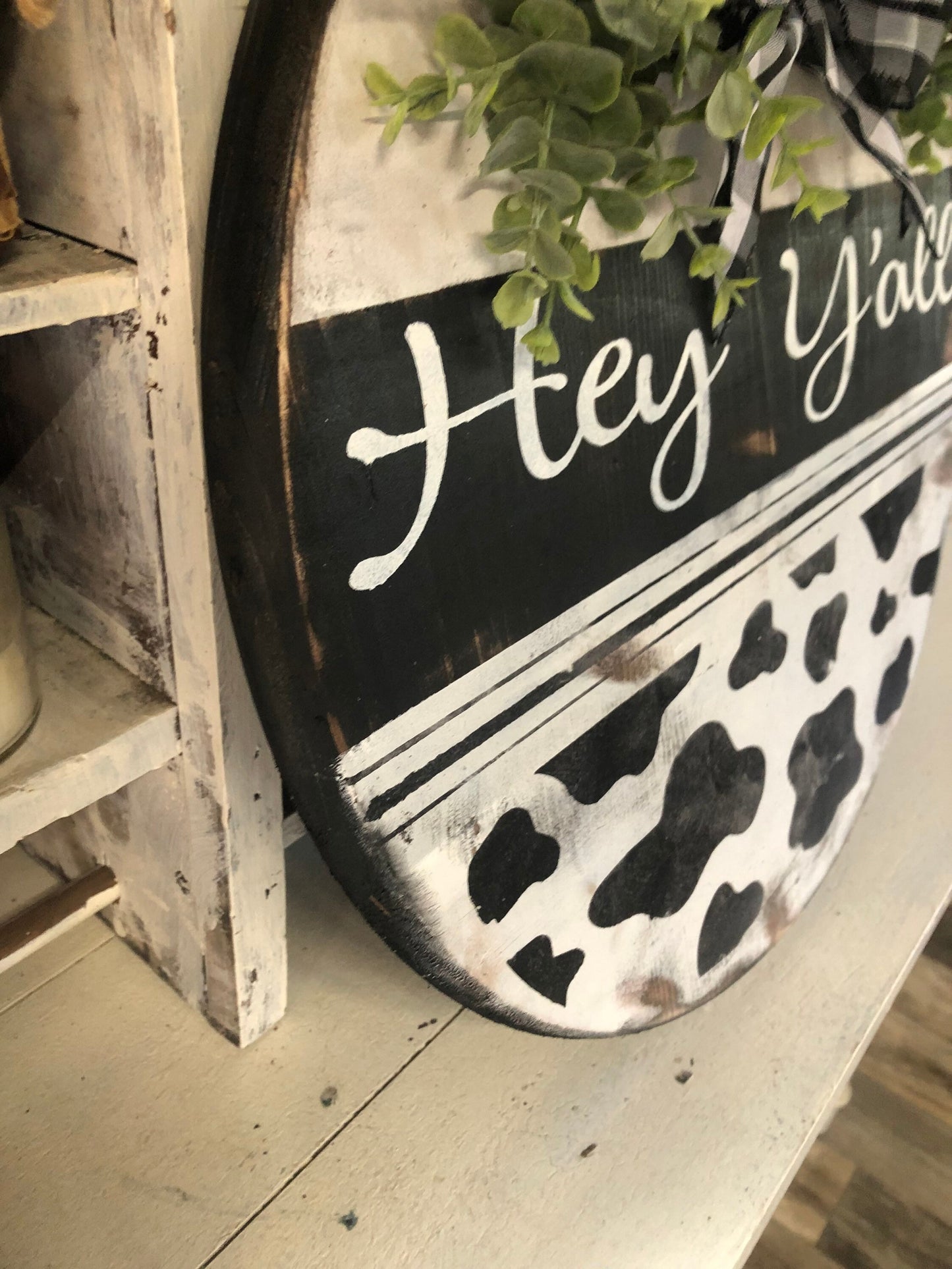 18” round door hanger/1” thick/front door sign/cow print door hanger/porch sign/welcome sign/farmhouse sign/hey y’all